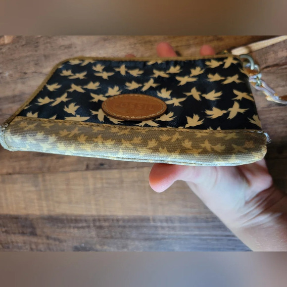Fossil Zip Around Wristlet - Retired Bird Print - Picture 5 of 6